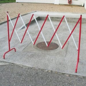 Barrière trou d'homme extensible