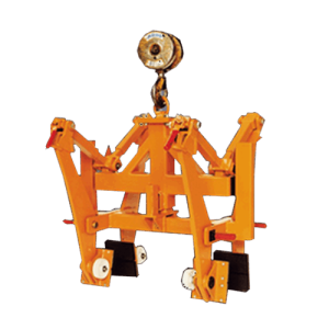 La pince spéciale GBA est un équipement professionnel conçu pour faciliter la manipulation des séparateurs autoroutiers et routiers. Avec une capacité de charge allant jusqu'à 4,5 tonnes, cette pince robuste est idéale pour soulever et déplacer en toute sécurité des éléments de signalisation lourds sur les chantiers routiers, les zones de construction et d'autres applications similaires. Principales caractéristiques : Capacité de charge élevée : La pince GBA est capable de supporter des charges allant jusqu'à 4,5 tonnes, ce qui en fait un outil puissant et fiable pour manipuler des séparateurs de grande taille. Polyvalente : Cette pince est spécialement conçue pour les séparateurs autoroutiers et routiers, mais elle peut également être utilisée pour d'autres éléments de signalisation et objets lourds qui se situent dans la plage de poids admissible. Ouverture réglable : La pince est équipée d'un mécanisme d'ouverture réglable, permettant d'adapter son ouverture en fonction de la taille des séparateurs ou des objets à saisir. L'ouverture varie entre 110 et 210 millimètres, offrant ainsi une grande flexibilité pour s'adapter à différentes configurations. Construction solide : Fabriquée à partir de ma